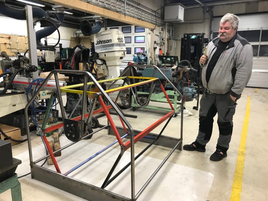Regnbuemassasjemaskinen er under konstruksjon Regnbuemassasjemaskinen er under konstruksjon